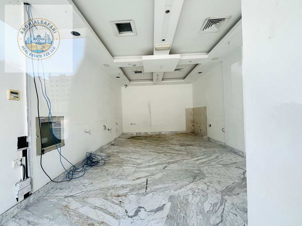 Muwaileh prime shop, easy Dubai exit. New, central AC, gas. Family area with 24/7 security. Near salons, schools, pharmacies, supermarkets.