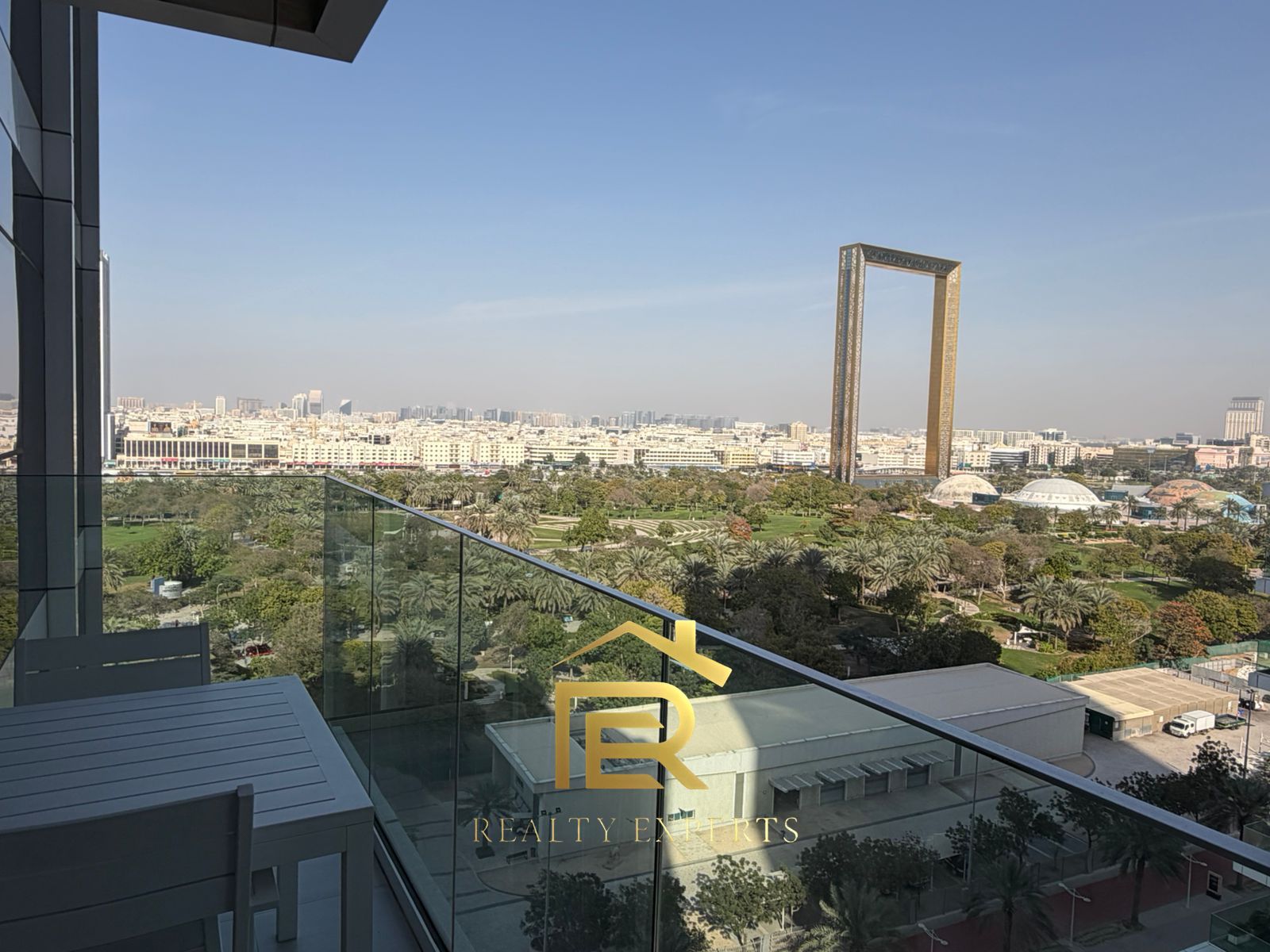 zabeel park facing fram facing bright unit 2bhk amazing layout