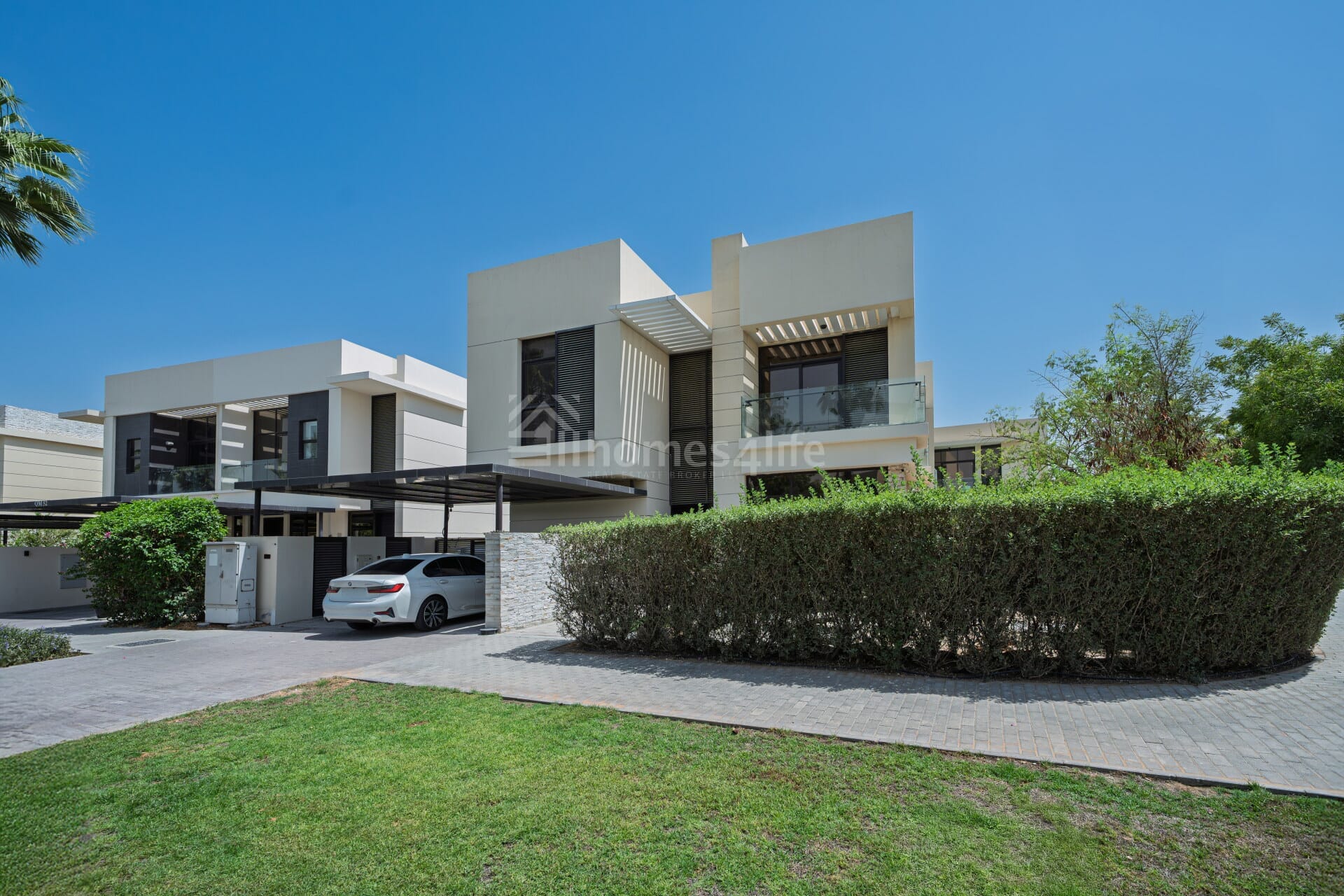 Corner Plot | Fully upgraded | Private Pool