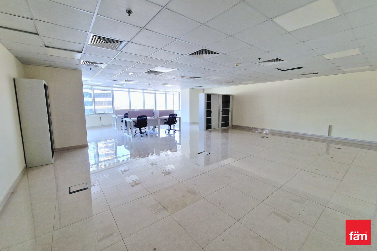 Fitted | Vacant | Low Floor | Community Expert