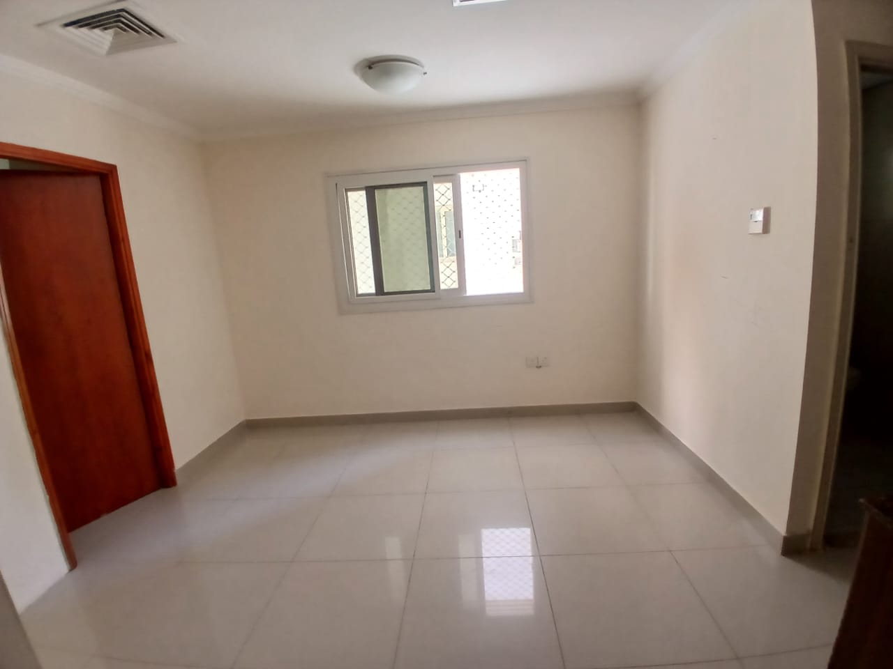Lavish 1bhk full family building near in muwailah sharjah 30k