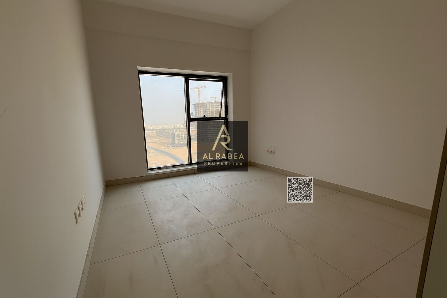 One bedroom and living room with garden, model 10, on the main road. 40,000 (4 installments) or 39,000 (2 installments). Security deposit: 5,000 (cheq