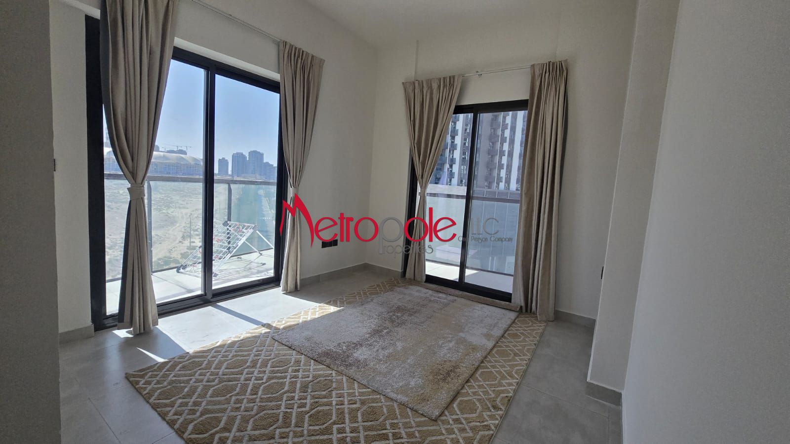 BRIGHT CORNER UNIT| READY TO MOVE