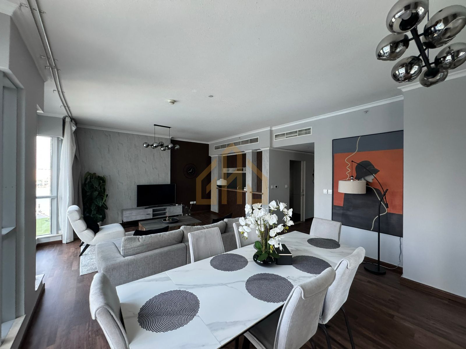 READY TO MOVE| FULLY FURNISHED| SPACIOUS UNIT