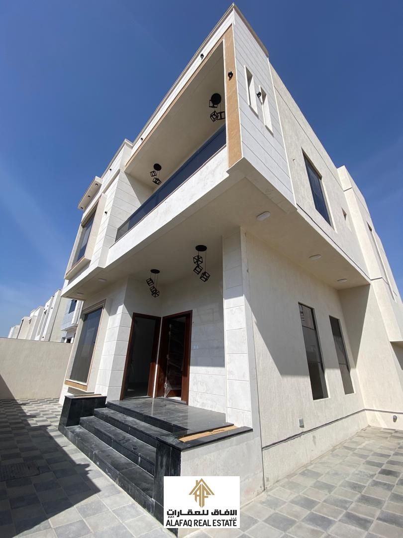 Spacious villa for sale in Al Zahya, 3,014 sq ft land and 3,600 sq ft built-up area, 5 master bedrooms, majlis, hall, maid’s room, inclusive price AED