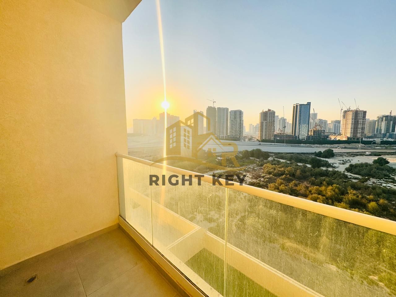 LAVISH LIKE NEW/1BHK/68K