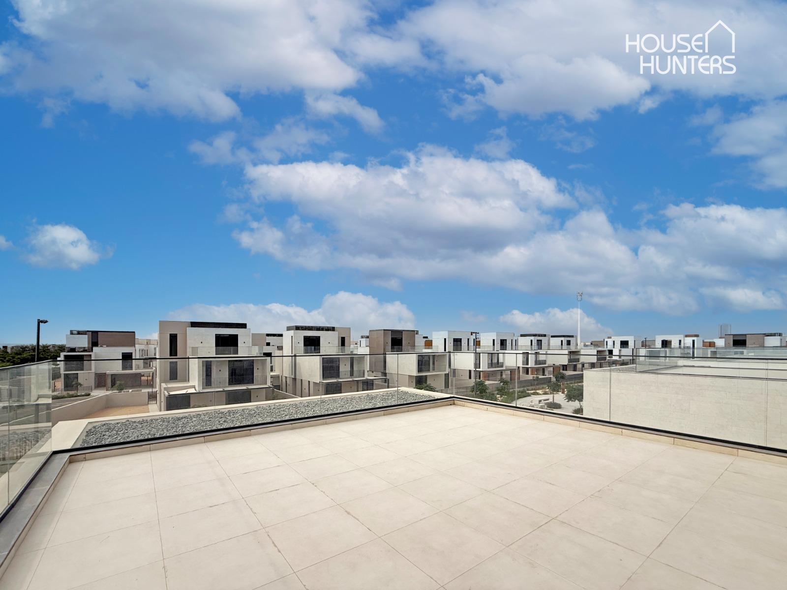 Near amenities | Privacy| Beautiful Sky Terrace