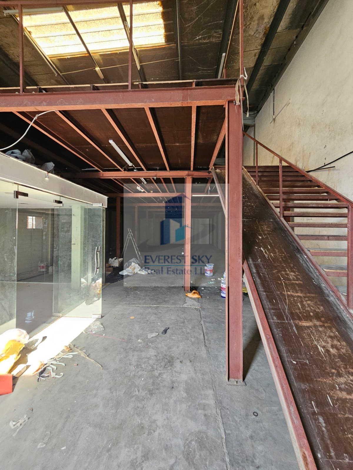 TOP URGENT LEASE Warehouse with mezzanine ONLY FOR STORAGE !!