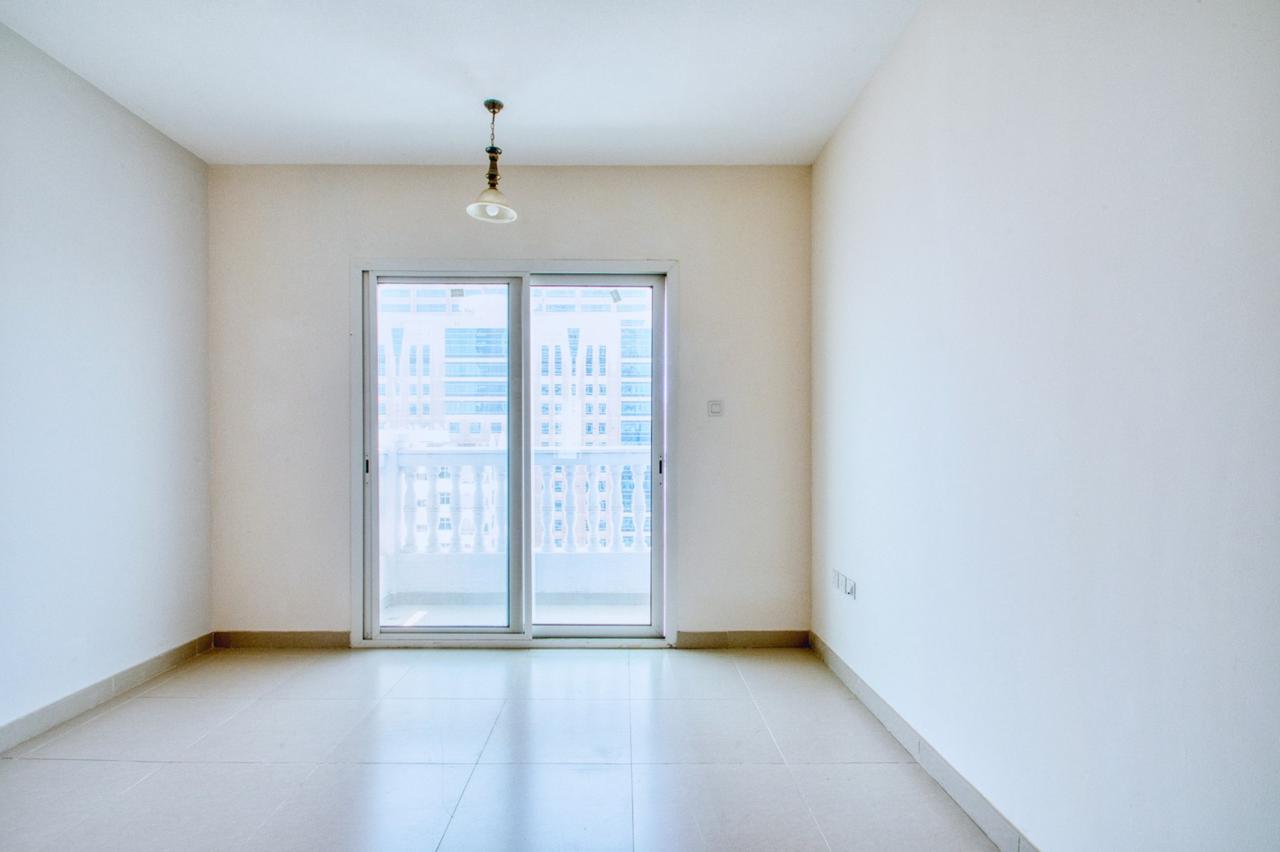 Lavish 3-BHK | Corniche View | Parking | Chiller Free | Balcony | Master Bed | GYM-POOL | For Family