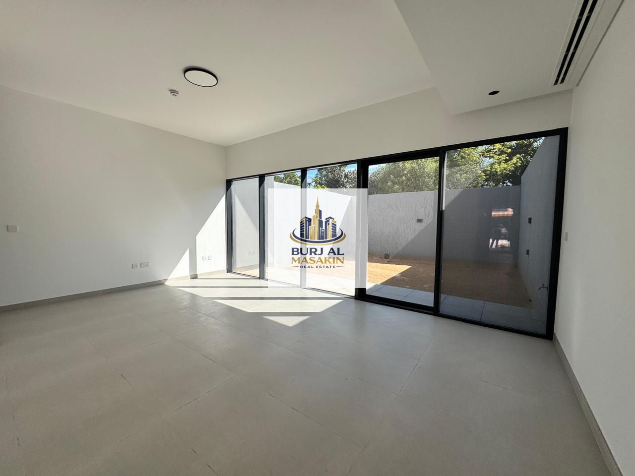 2br 3 washroom townhouse Robinia masaar 115k 1950sqft