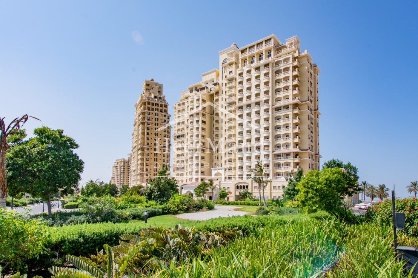 HIGH FLOOR - GOLF COURSE VIEWS - WELL MAINTAINED