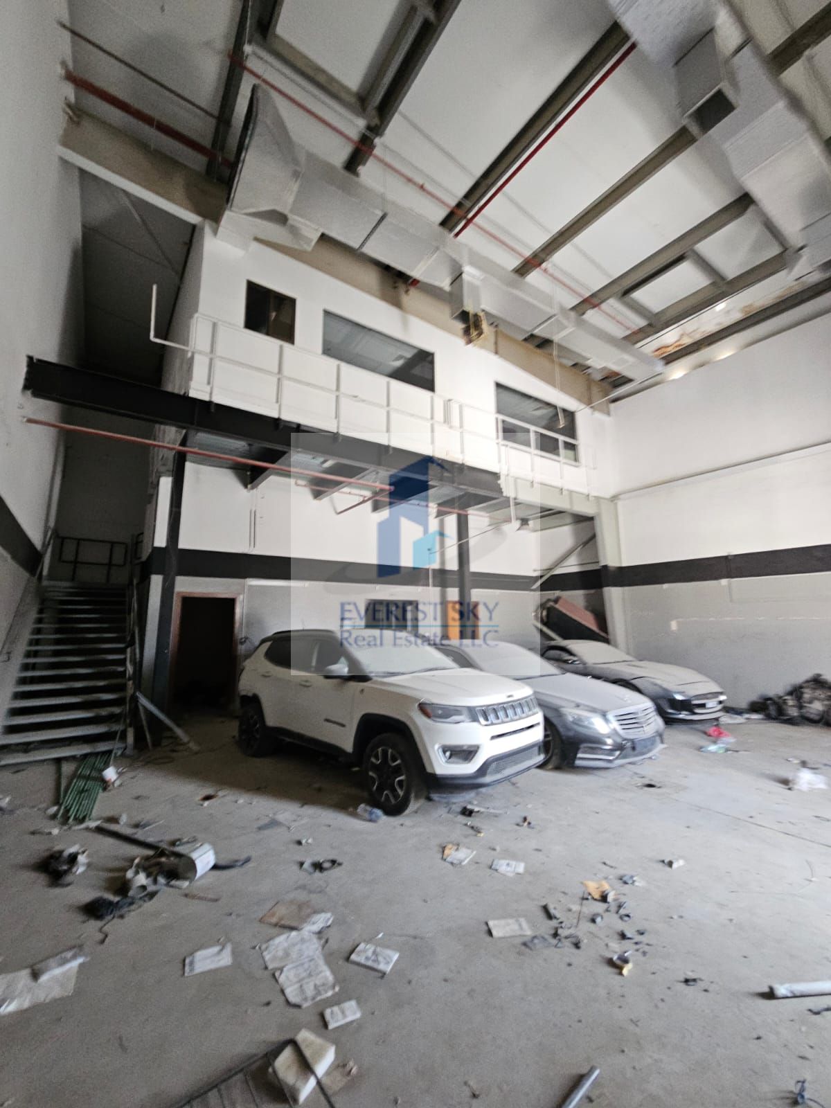 ROAD FACING TOP QUALITY WAREHOUSE with 17 KW,OFFICES for URGENT LEASE !!