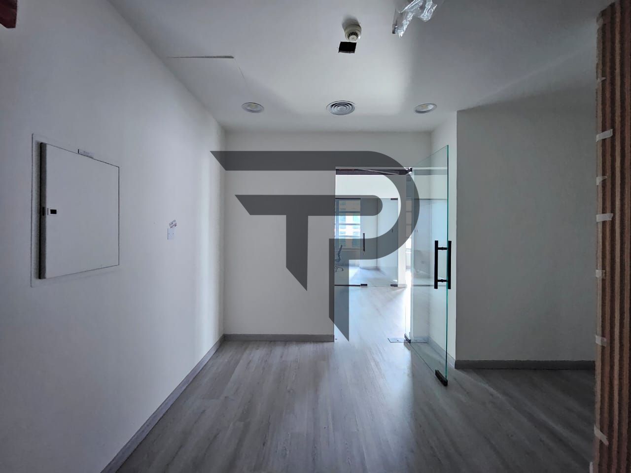 Ready to move | Unfurnished office