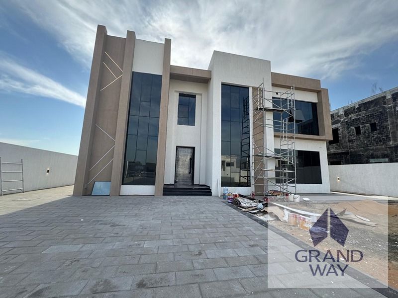 5BR Brand New Villa I 2 Kitchen I Big Parking Area