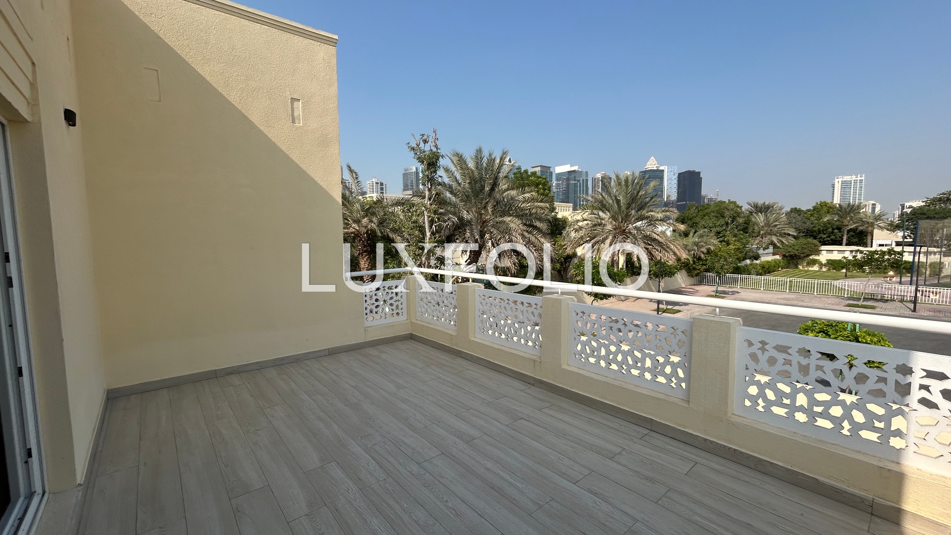 Fully upgraded | vacant | large plot