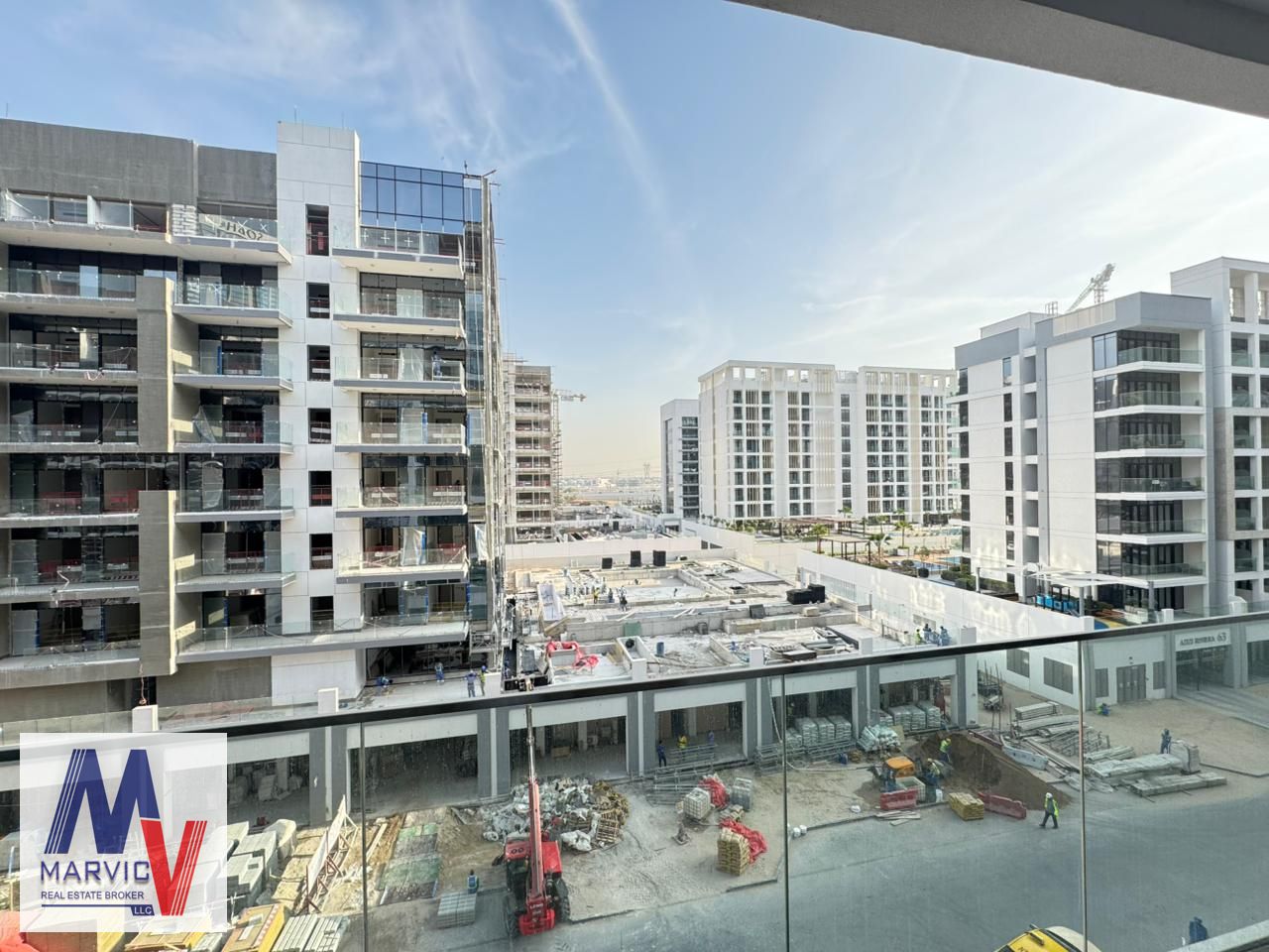 High Floor/Very Bright /Vacant