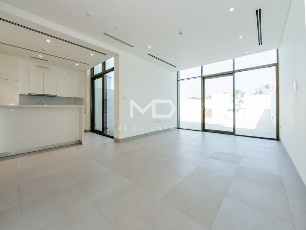 Vacant | Park View | Customized Large Living Room