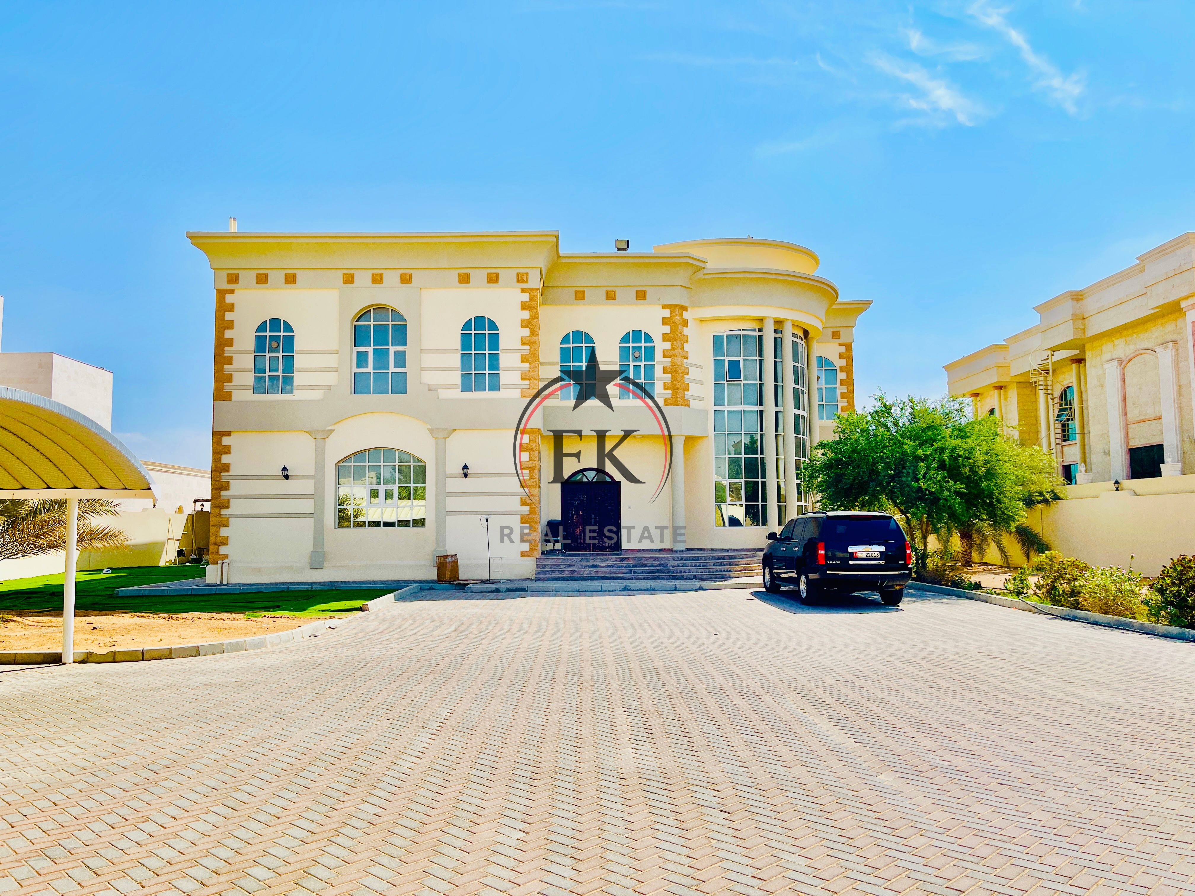 Spacious 9 Master Bedrooms Huge Yard