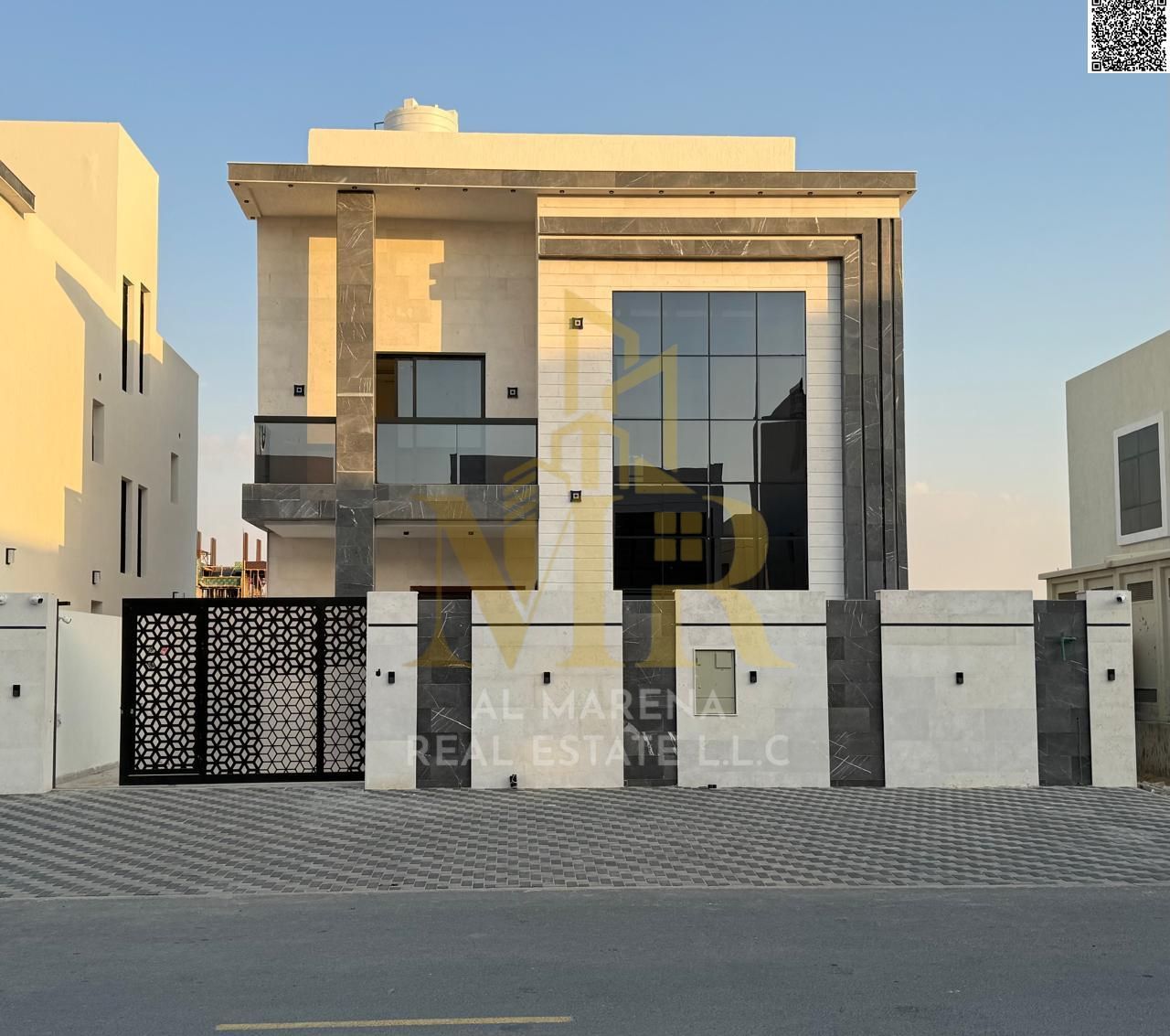 Luxury modern villa for sale, two floors and a rooftop, at an incredible price. High-end finishes and freehold ownership for all nationalities. Spacio
