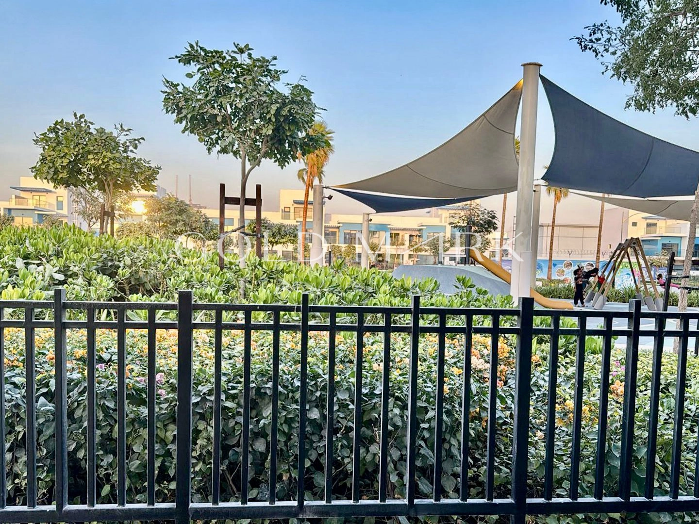 Single Row | Park Facing | End Corner Unit
