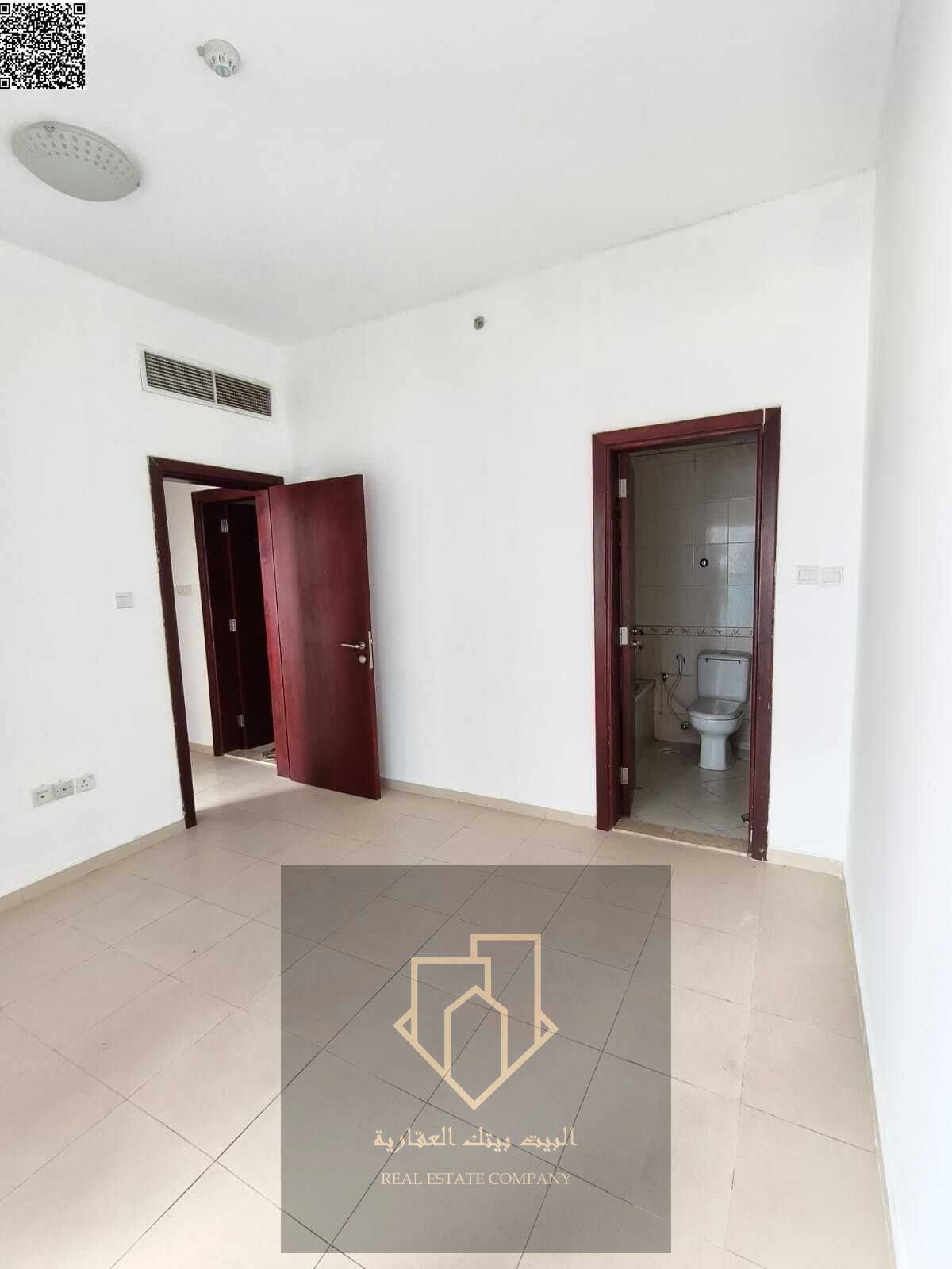 Two-bedroom apartment with living room, 2 bathrooms, American-style kitchen, spacious layout, very prime location, with parking. Very easy and afforda