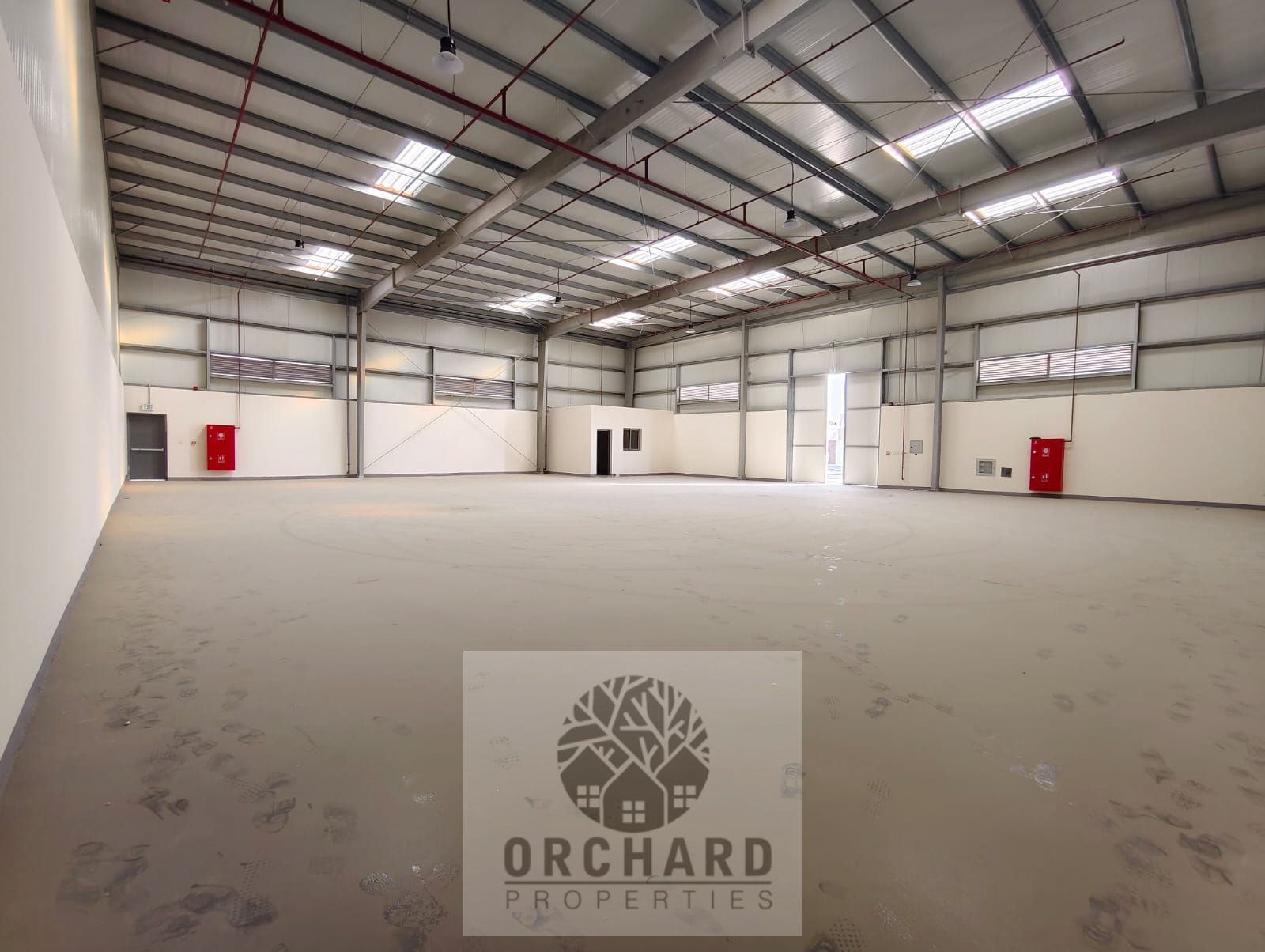 MASSIVE / 6000 SQFT WAREHOUSE / FRONT OF STREET / ROAD LOCATED