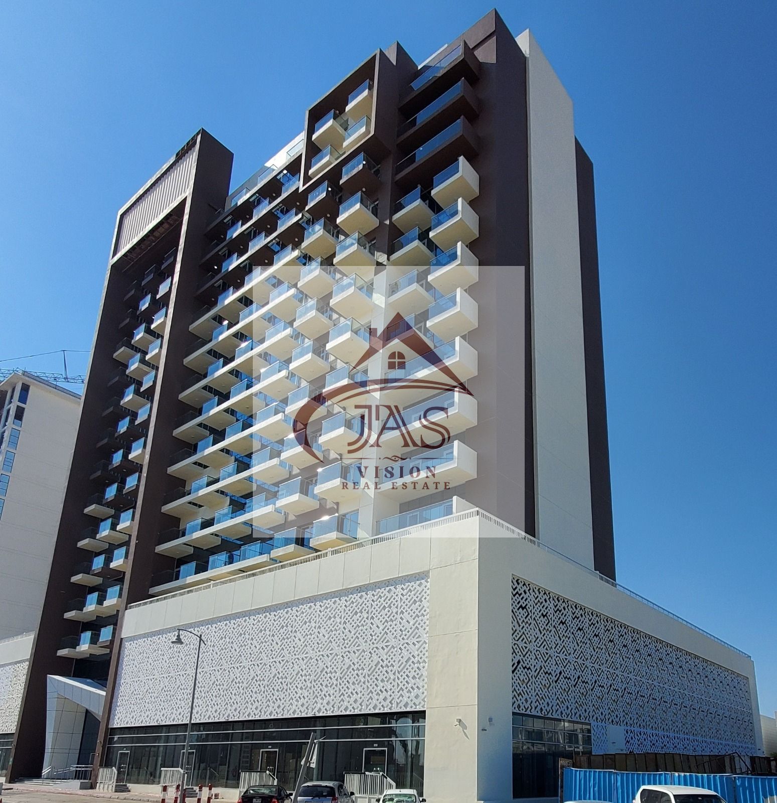 CHILLER FREE | SEMI FURNISHED | NEXT TO PUBLIC TRANSPORT