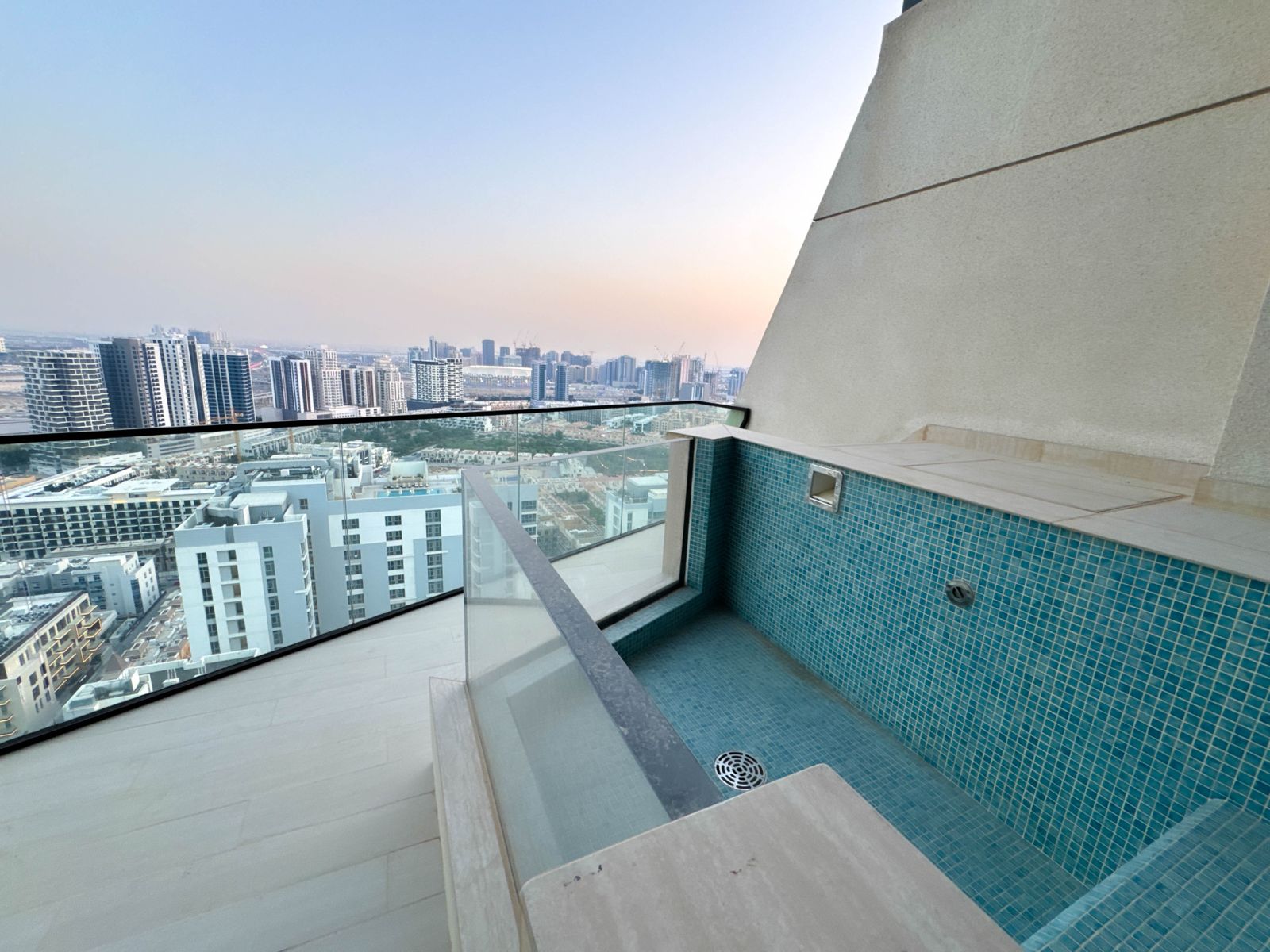 Premium 1 BR | Private Pool | High Floor