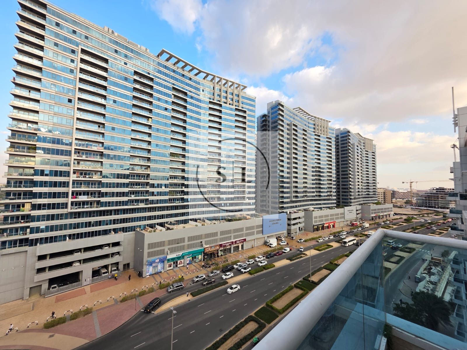 Chiller Free | Open View | Closed kitchen | High Floor