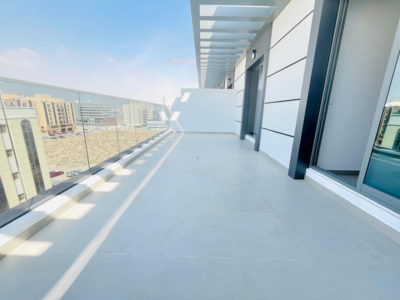 LUXURY LIVING SPACIOUS 1 BEDROOM WITH 2 BATHROOMS GYM POOL PARKING FREE BUILT IN WADROBS ON PRIME LOCATION CONTACT US NOW