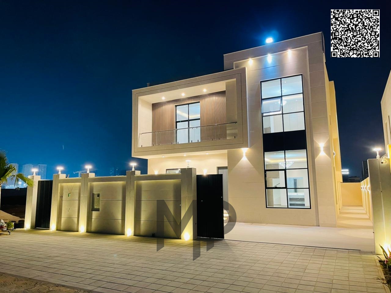 Luxury villa on a 4100 sq ft plot, featuring 5 master bedrooms and a spacious garden, in a prime location behind Al Watan University. Freehold ownersh