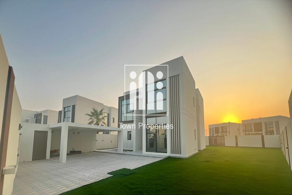 Ready To Move | 4MBR + Maid Villa | Large Garden |