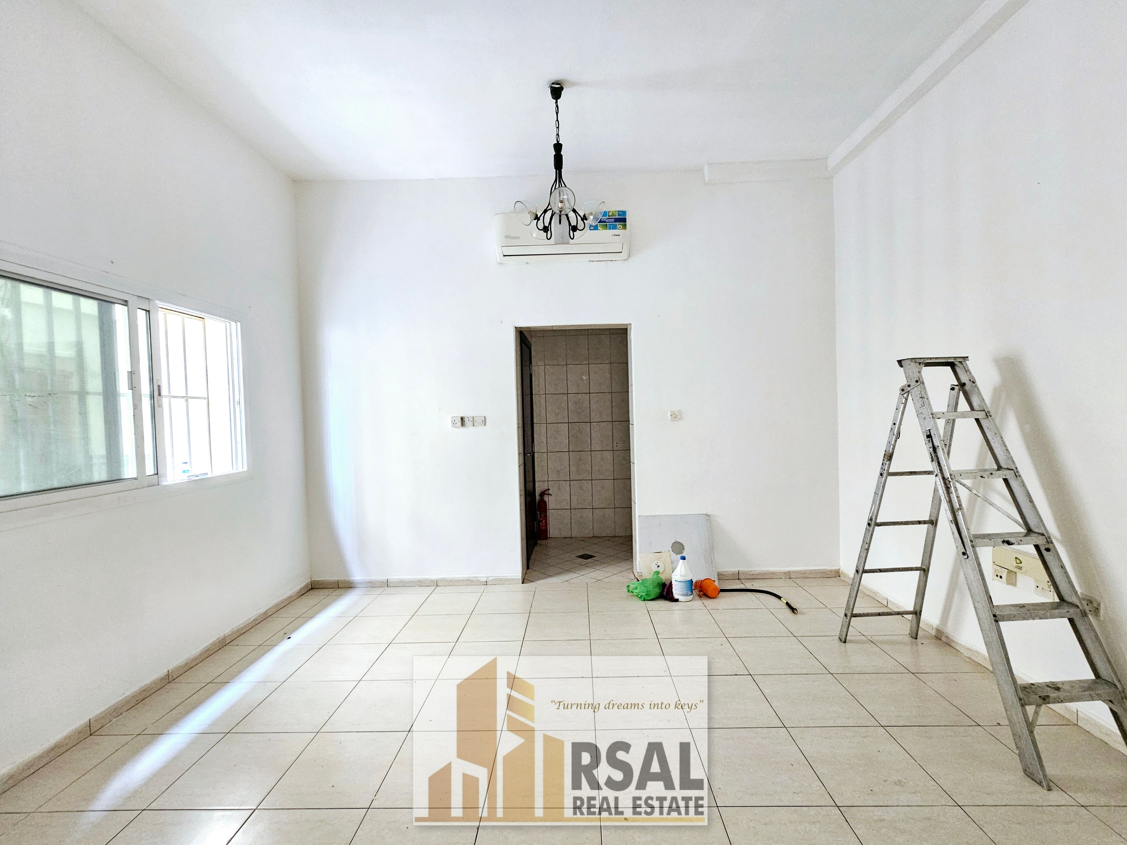 Lavish family Studio/Close kitchen/Ready to move/EASY Payment/Near to Dallat Muwaileh Cafeteria