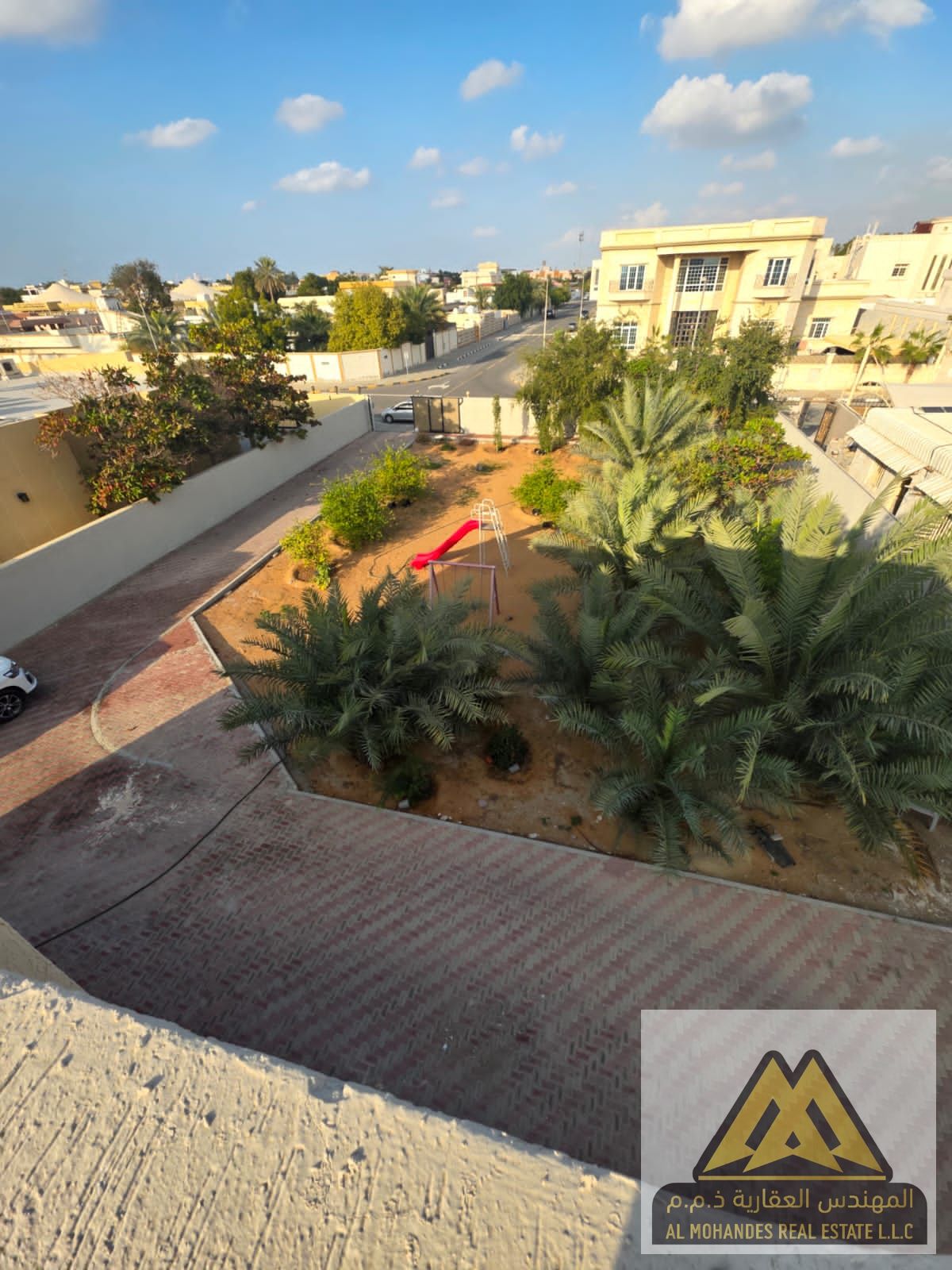 Excellent space | Good finishing | Suitable for any commercial activity | Large garden | Prime location