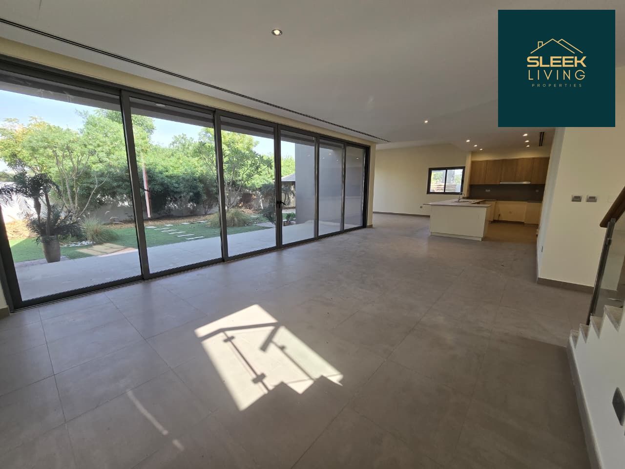 Single row-Standalone villa-Ready to move in