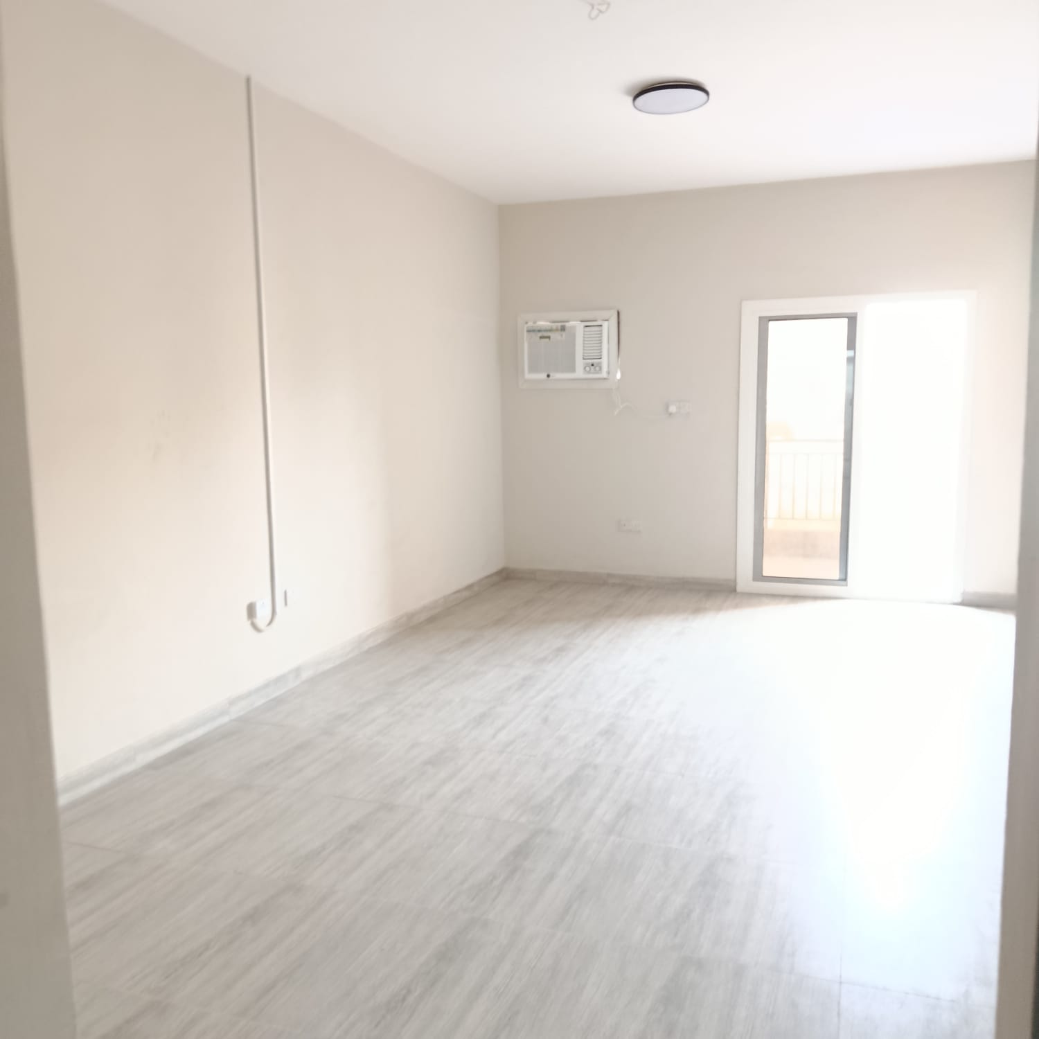 Brand-new 3BR apartment in Al Majaz 2, spacious living area, 3 bathrooms, balcony, first tenant, prime location.