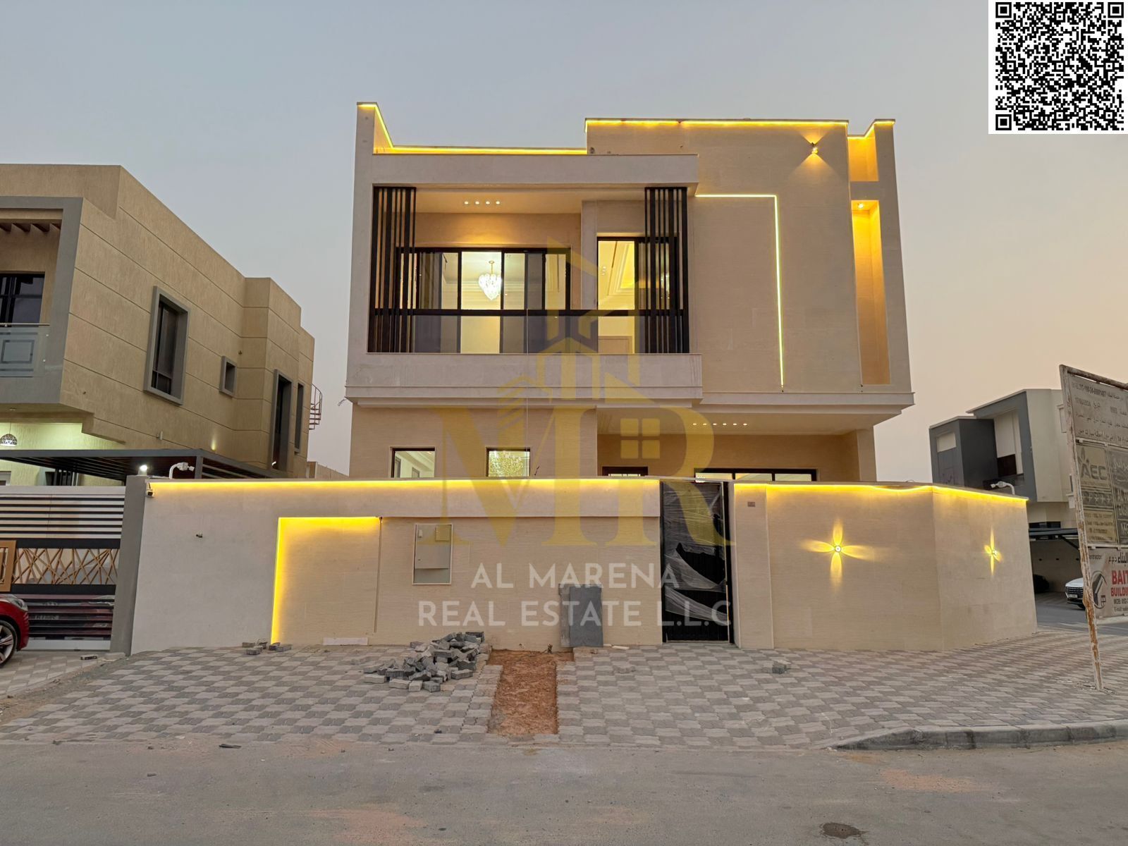 Corner villa with a yard, super deluxe finishing, central air conditioning, and includes registration and ownership fees.