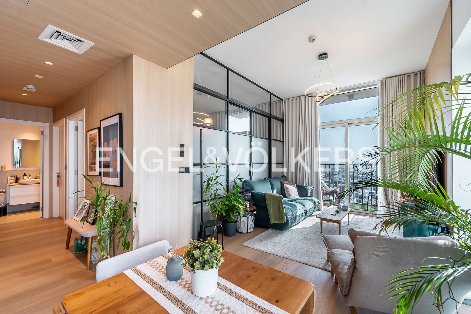 Upgraded | Fully Furnished | High Floor