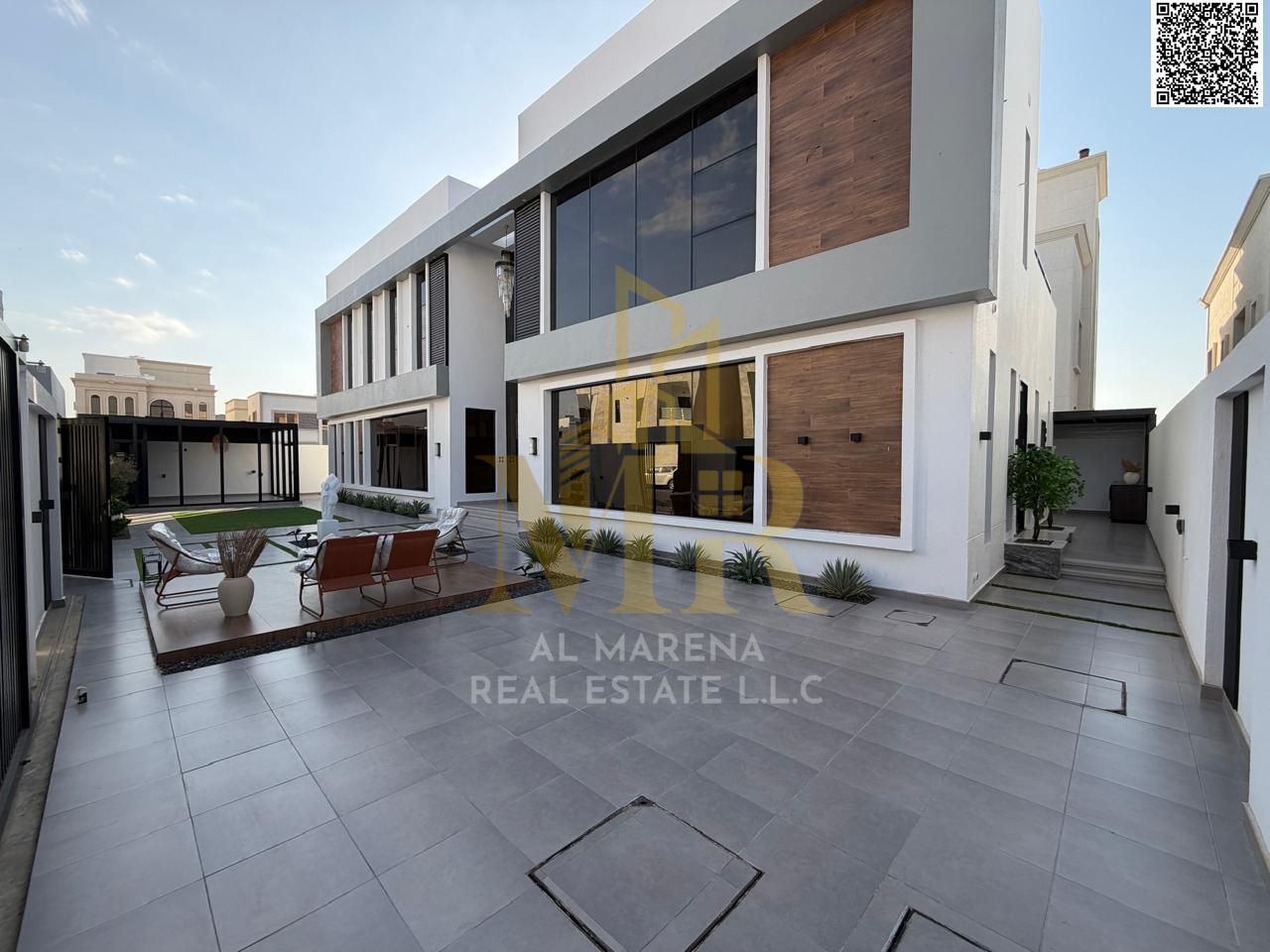 Villa directly from the owner, custom-finished, on a main street close to all services. Freehold ownership for all nationalities, no down payment, in