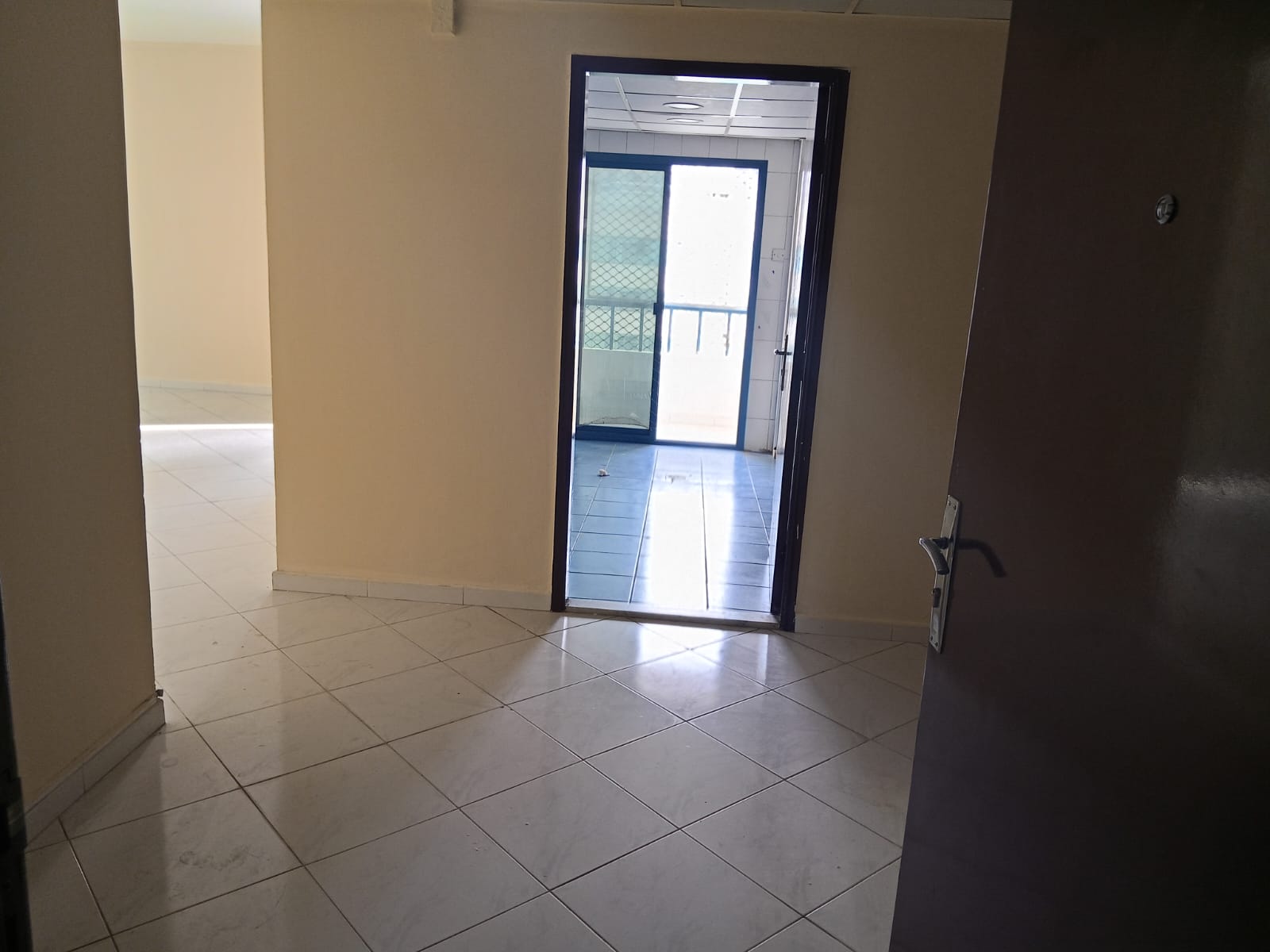3BR apartment for rent in Al Majaz 3 near Istanbul Market, park view, 3 bathrooms, 2 balconies, central AC, AED 60,000.