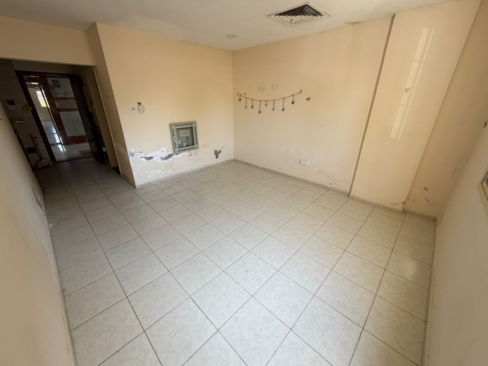 Spacious studio apartment for annual rent in Ajman – Al Rashidiya 2, near Ladies Park A great opportunity at a great price and in a prime location,
