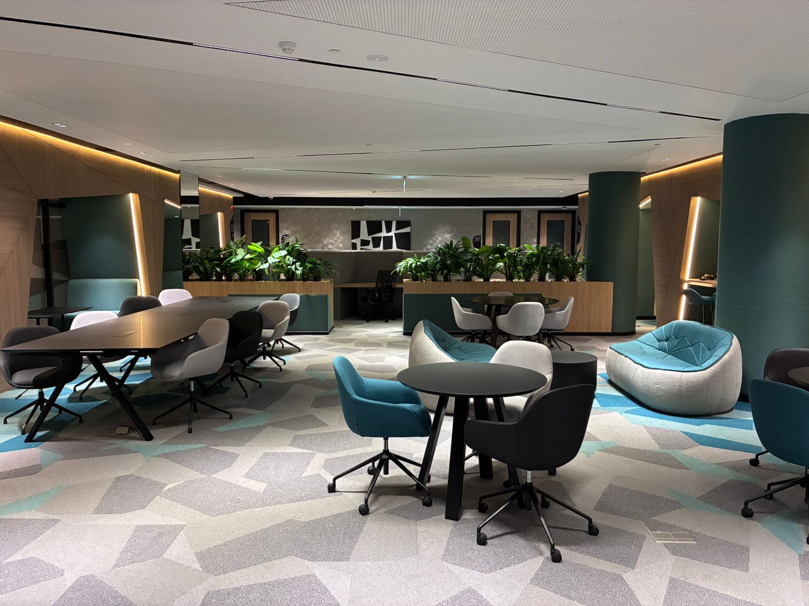 4 PERSONS+MANAGER OFFICE FULL FURNISHED OFFICE