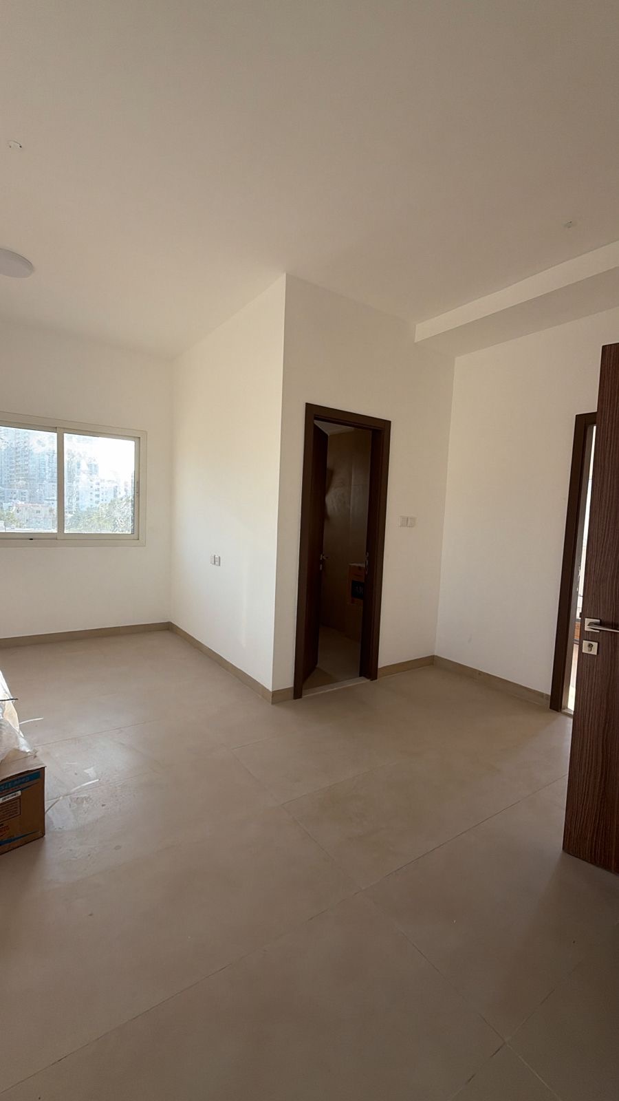 "An unmissable opportunity! Spacious apartment at a competitive rent. . . ready for immediate occupancy. " • "Best value for money. . . an ideal apartment