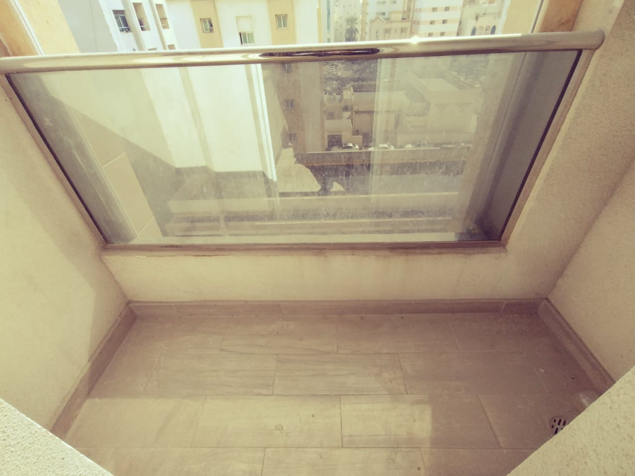 Two rooms and a hall in Al Nabaa with a balcony, second tenant, spacious areas and payment facilities, ready to move in, 37,000 dirhams.
