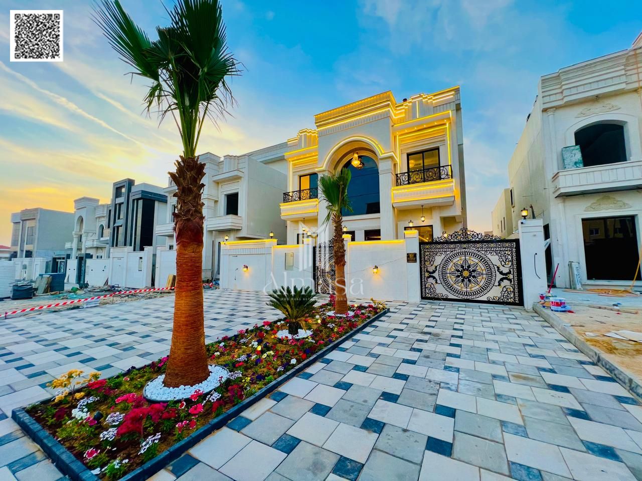 A villa with super deluxe finishes, a prime location on a main street with a 25-meter setback, opposite citizens' villas, privacy and tranquility with
