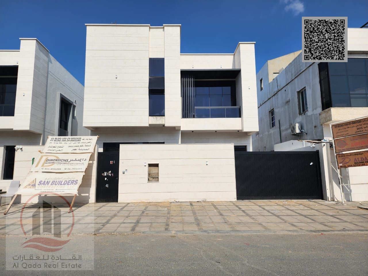 Villa for sale in Ajman, Al Yasmin area. 6 master bedrooms, majlis, 2 living rooms, maid's room, and roof terrace. Freehold ownership for all national