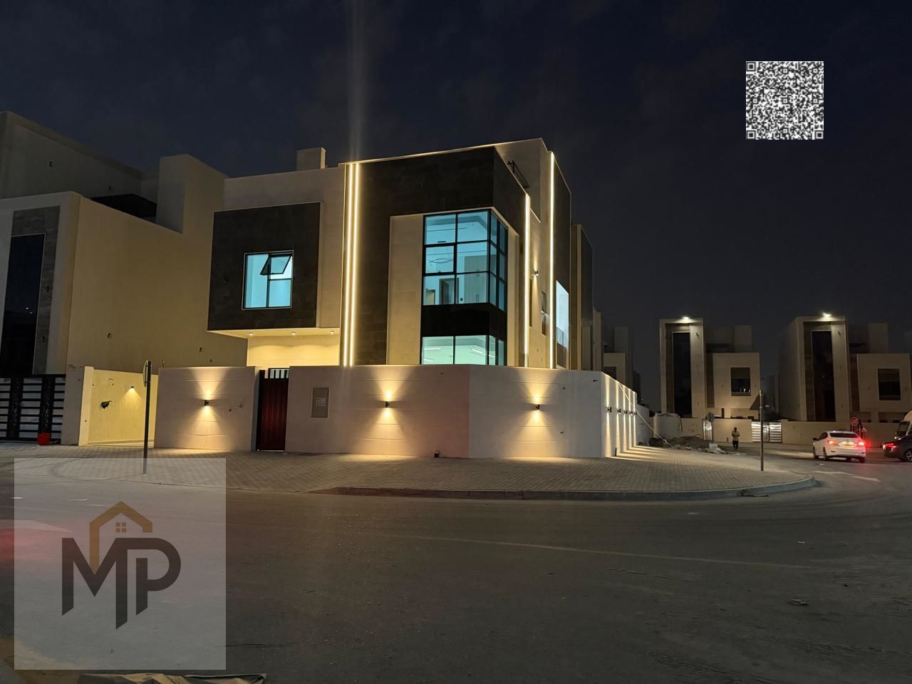 Corner villa on two streets, at an excellent and negotiable price, with a large courtyard, freehold for all nationalities for life, with the possibili