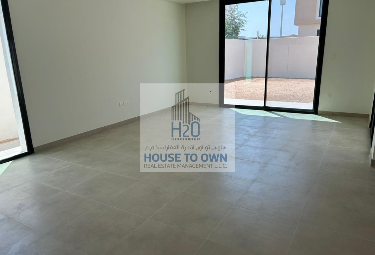 Move In Ready | 4BR 4E TH | Prime Location