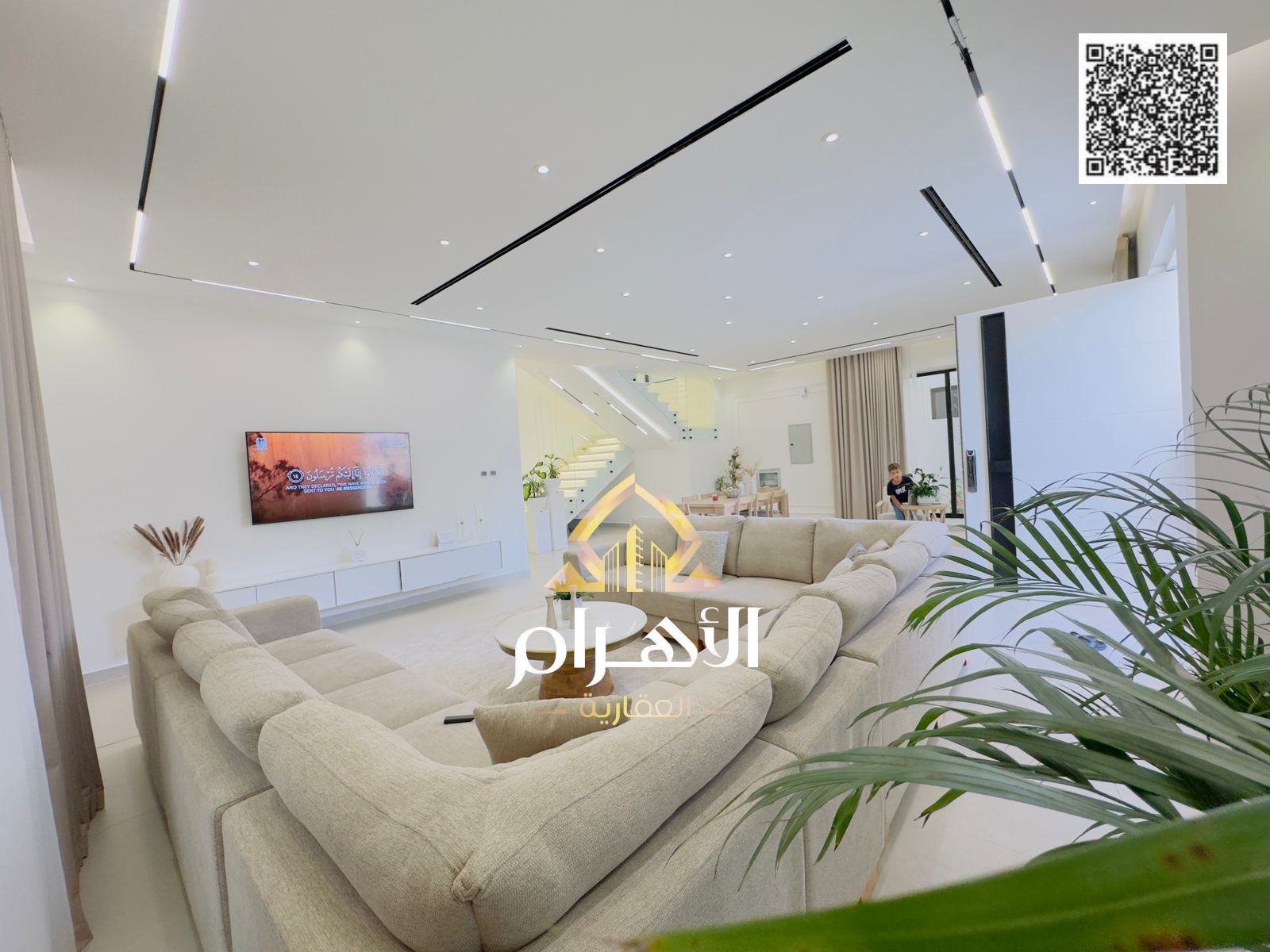 A villa on the main street, ready to move into, with all electricity, water, and air conditioning included. Located in one of Ajman's most prestigious
