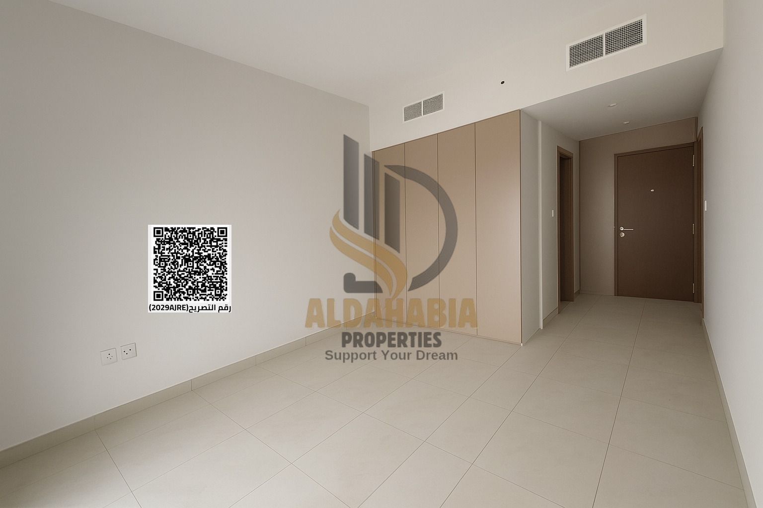 Rooms and a living room with a balcony, first occupancy, includes a swimming pool, gym, and two free parking spaces.